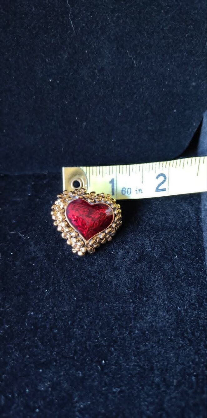 Vintage Avon 1" enamel heart gold toned pin/brooch